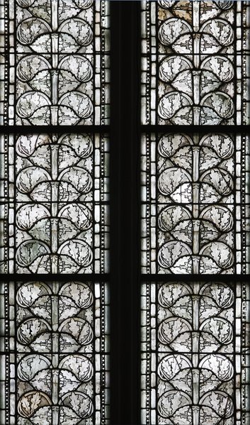 Altenberger Dom: Scheitelkapelle des Chorumgangs, Mittelfenster mit Eichenlaub.