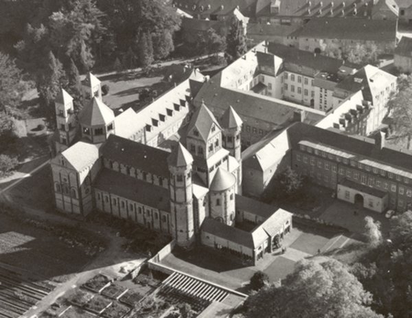 Oswald Kettenberger, Luftaufnahme des Klosters, um 1970