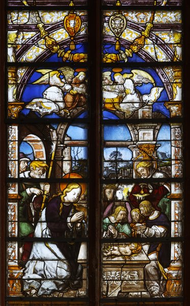 Kyllburg, Stiftskirche: Glasfenster im Chorraum.